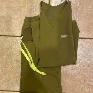 XS Figs scrub set in martini Olive. High waist Zamora joggers & Caterina top